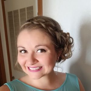 Meet your Posher, Alexandra